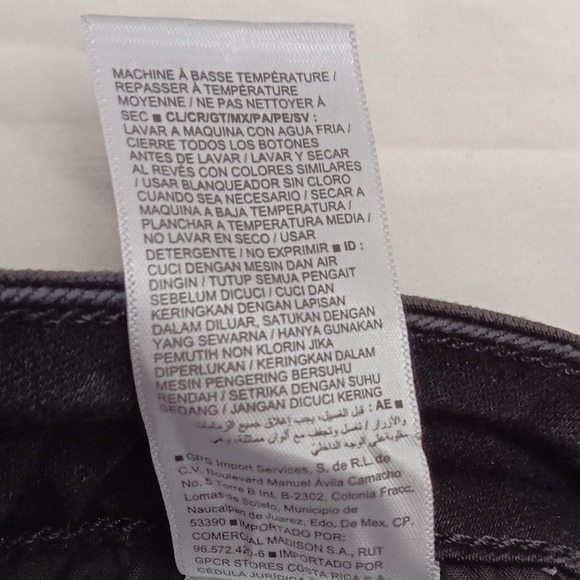 New with Tags Old Navy Rockstar Super Skinny Jeans Black Distressed Size 24 - Picture 11 of 17